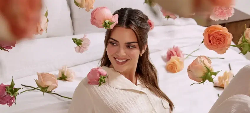 Kendall_BedroomHangingFlorals_0837